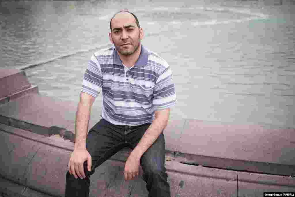 სევაკ კარამიანი, 37 წლის,&nbsp;პოლიტოლოგი სანკტ-პეტერბურგი, რუსეთი "არ მაქვს განსაკუთრებული ილუზია, რომ ზეგ ხალხი უკეთ იცხოვრებს - თუმცა ცვლილებები უკვე მოხდა. ხალხის აზროვნება შეიცვალა. მათი სახის გამომეტყველებაც კი ბევრად განტვირთულია - ხალხი იღიმის." 