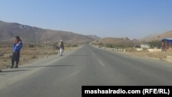 مزدوران د سړک تر غاړې ښخ بمي برید ښکار شوي دي - انځور له ارشيفه 