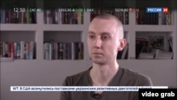 Jurnalistul Stanislav Aseyev a fost răpit de separatiștii sprijiniți de Rusia. Imaginea a fost transmisă de postul TV Rossiya 24