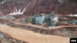 Рогун ГЭСинин дамбасы курула турган жер. 