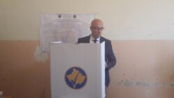 Goran Rakić glasa na kosovskim izborima u Mitrovici