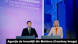 Miniștrii Economiei ai României și R. Moldova - Radu Miruță și Doina Nistor - la ceremonia de semnare a parteneriatului pentru crearea noii burse de valori. Chișinău, 15 septembrie 2025.