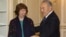 Президент Казахстана Нурсултан Назарбаев (справа) и верховный представитель Европейского союза по внешней политике Кэтрин Эштон. Алматы, 25 февраля 2013 года. 