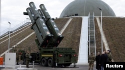 Forțele Aeriene Germane prezintă „Sistemul de arme cu săgeți pentru Germania” în Annaburg. 3 decembrie 2025.