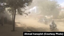  ولایت پروان، خاک باد ناشی از برجاماندن کثافات سیلاب‌ در شهرچاریکار