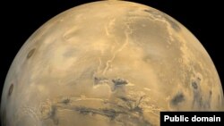 Жердин кошунасы – Марс.