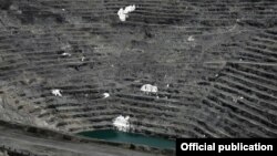 Кумтөр алтын кениндеги кыйраган мөңгүлөр. Иллюстрация.