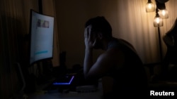 Pregledavanje eksplicitnih sadržaja na internetu. Ilustrativna fotografija