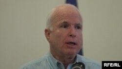 جان مک‌کین رئیس کمیته خدمات نظامی سنای امریکا