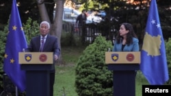 Presidenti i Këshillit Evropian, Antonio Costa, me presidenten e Kosovës, Vjosa Osmani, në Prishtinë, 14 maj.