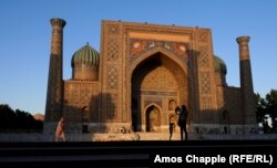 سمرقند، میدان ریگستان، مدرسۀ شیردار