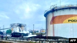 За підрахунками Reuters, між серпнем і жовтнем через атаки та планове технічне обслуговування було виведено з експлуатації 20% потужностей російських НПЗ