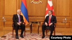 ვაჰაგნ ხაჩატურიანისა და მიხეილ ყაველაშვილის შეხვედრა ორბელიანების სასახლეში.