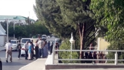 Maryda nagt däl söwda kyn, adamlar derman satyn almakda kösenýär