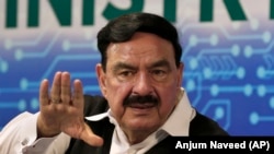 شېخ رشید د وسله والو فعالیتونو زیاتېدو په اړه خبرداری د فرورۍ پر ۵مه نېټه د پنجاب په راولپنډۍ کې ولسي غونډې ته په وینا کې ورکړی دی. (انځور له ارشیفه)