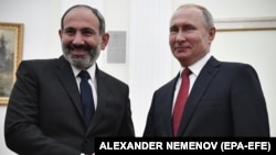Ռուսաստանի նախագահ Վլադիմիր Պուտինը Կրեմլում ողջունում է Հայաստանի վարչապետի պաշտոնակատար Նիկոլ Փաշինյանին, Մոսկվա, 27-ը դեկտեմբերի, 2018թ.