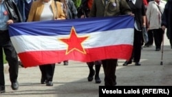 Mnogi, koji se sećaju života u vreme zajedničke države, ne bi se složili ni sa ocenom da je socijalistički režim bio nedemokratski u današnjem značenju te reči