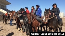 Участники акции протеста против переноса ипподрома «Ак-Кула». 17 февраля 2021 года. 