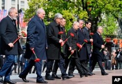 Vladimir Putin și lideri din alte foste republici sovietice, de la belarusul Aleksandr Lukașenko la uzbecul Shavkat Mirziyoyev, la vestivitățile de la Moscova de pe 9 mai 2023.