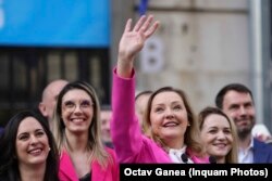 Depunerea dosarului de candidatură a presedintelui partidului USR, Elena Lasconi, la sediul Biroului Electoral Central din Bucuresti, 13 martie 2025.