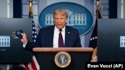 Трамп Ак Үйдөгү брифингде. Вашингтон, 21-июль, 2020-жыл