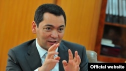 Омурбек Бабанов. Фото из архива, Бишкек, 23 июля 2012 года.