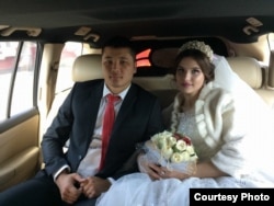 Үйлөнүү тоюндагы сүрөт.