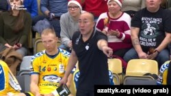 Тренер по гандболу Талант Дуйшебаев. Польша, декабрь 2017 года.