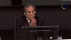 Ish-ndihmësi i sekretarit amerikan të Shtetit, James Rubin, gjatë ditës së tretë të dëshmisë së tij para Dhomave të Specializuara të Kosovës.