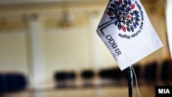 Zastava s logom ODIHR-a