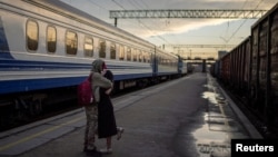 Ыргый поезд, дулкынланып юллар атылып кала