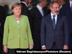 Armenian Prime Minister Nikol Pashinian welcomes German Chancellor Angela Merkel in Yerevan on August 24.
