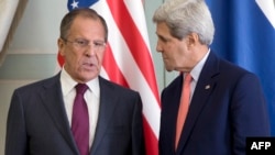 U.S. Secretary of State John Kerry (right) and Russian Foreign Minister Sergei Lavrov held talks in Paris on October 14 that included discussion of Islamic State.