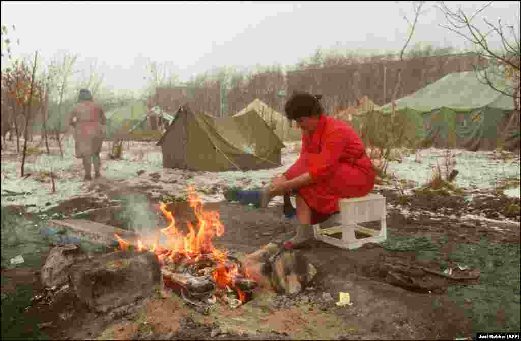 As winter closed in, some 150,000 survivors were left homeless in the mountainous north of Armenia. Soon afterward, as the Soviet Union collapsed, aid and rebuilding efforts stalled.