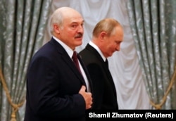 Lideri autoritar i Bjellorusisë, Aleksandr Lukashenka, dhe ai rus, Vladimir Putin.