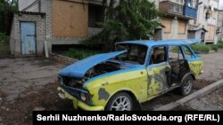 Як живе Костянтинівка – місто на лінії вогню: нові фото від кореспондента Радіо Свобода