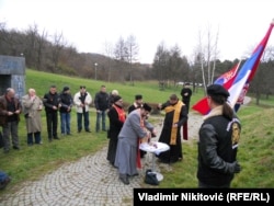 Nakaš: Vrijednosti koje su se njegovale i vezivale za partizanski pokret i vrijednostima antifašizma, sada su počeli da se pripisuju i ustašama i četnicima (Fotografija iz 2014. na kojoj su četnici na proslavi Dana oslobođenja od fašizma u Čačku)