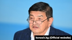 Акылбек Жапаров.