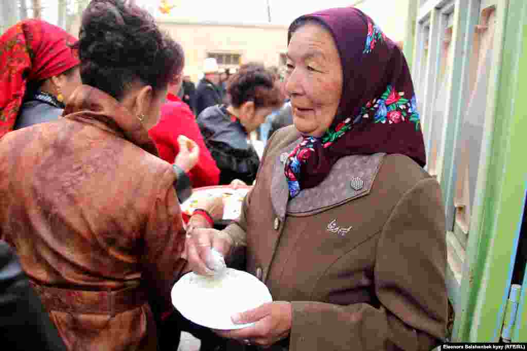 "ак чачуу" жөрөлгөсү