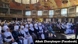 Курултайдын катышуучулары. Сүрөт «Фейсбук» колдонуучу Айбек Жаңыбаевдин баракчасынан алынды.