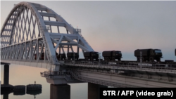 Крим. Керченський міст. Армія РФ перекидає військову техніку мостом, 2022 рік