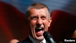 Fostul prim-ministru ceh Andrej Babis sărbătorește victoria din 4 octombrie în alegerile parlamentare.