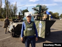 Журналист Касым Аманжолулы во время поездки в Украину.