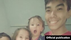 Эрзат, Сайкал, Жылдыз, Байнур. Бул сүрөткө кырсыктан бир жума мурун түшкөн экен.