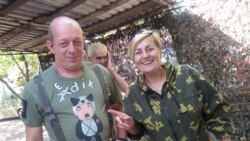 Зліва направо: волонтер Едуард Копилов і парамедик ДУК Тетяна Тучак