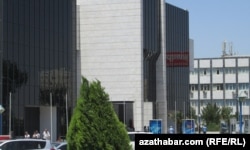 "Ýimpaş täjirçilik merkezi"