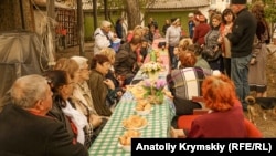 Aqmescit kenassasınıñ azbarı. Qırım qarayları 2019 senesi ananeviy qaray bereket bayramında