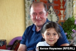 Ільмі Умеров з онучкою