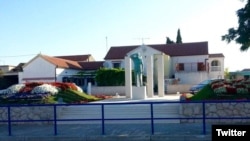 Spomenik Miri Barešiću u selu Drage, Hrvatska