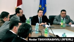 თბილისის მერი გიგი უგულავა თბილისის ტრამვაის აღდგენისადმი მიძღვნილ კონფერენციაზე, 3 ნოემბერი, 2010 წელი